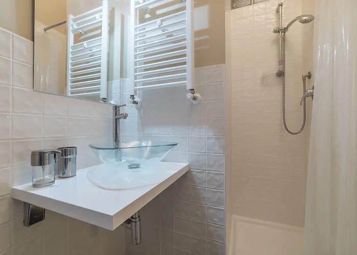 Guesthost - Elegant In Apartment Rome